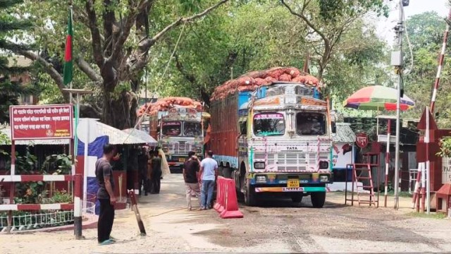 হিলি স্থলবন্দর দিয়ে সকল প্রকার পণ্য আমদানি বন্ধ