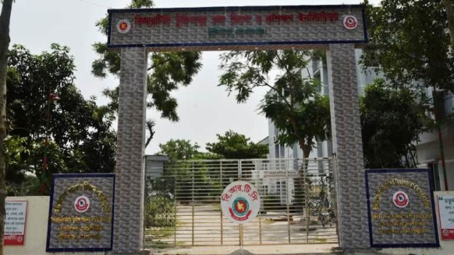 টুঙ্গিপাড়ায় অনিয়ম-দুর্নীতিতে বিআরটিসি ডিপো চালাচ্ছেন ম্যানেজার 