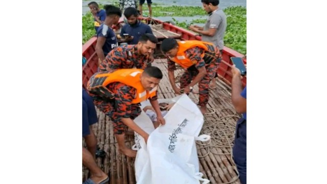 মুন্সীগঞ্জে চর কিশোরগঞ্জের ফেরিঘাটে গোসল করতে গিয়ে নিখোঁজ,কলেজ ছাত্র নয়নের (২৬) মরদেহ উদ্ধার 