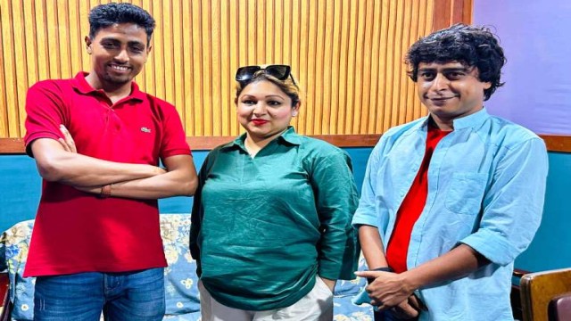 মুরাদ নূরের সুরে খালেদা জিয়াকে নিয়ে গাইলেন দিঠি আনোয়ার 