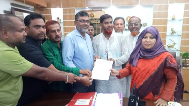 শরীয়তপুর জেলা সিএনজি,অটোরিকশা ও হালকাযান পরিবহন শ্রমিক ফেডারেশনের সড়ক গণজমায়েত ও স্মারকলিপি প্রদান