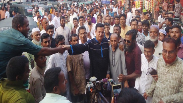 কাহালুতে সাবেক এম পি মোশারফ হোসেনের ঈদুল আযহার শুভেচ্ছা বিনিময় 