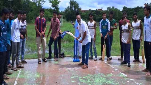 জুলাই-আগস্ট শহীদদের স্মরণে বরিশাল বিশ্ববিদ্যালয়ে ক্রিকেট টুর্নামেন্ট শুরু