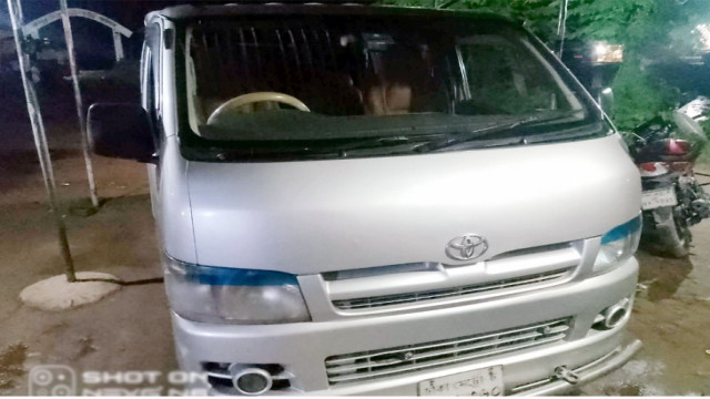 আদমদীঘির সান্তাহারে গ্যারেজ থেকে হাইচ মাইক্রো চুরি