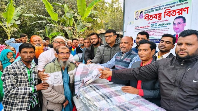 আদমদীঘিতে যুবদলের শীতবস্ত্র বিতরণ