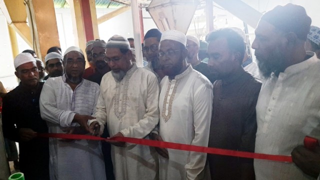 আদমদীঘিতে সিয়াম ভাসমান ফিড মিলের উদ্বোধন