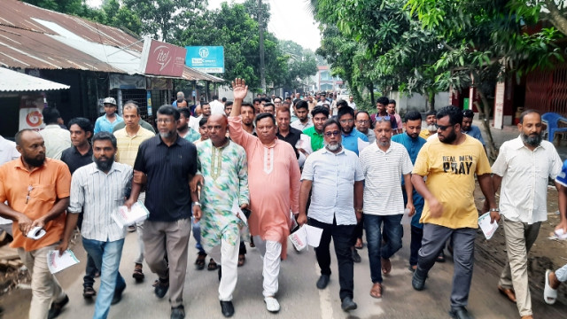 আদমদীঘিতে ৩১ দফা বাস্তবায়নে লিফলেট বিতরণ ও পথসভা অনুষ্ঠিত