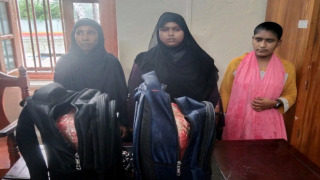 সান্তাহারে ১০কেজি গাঁজাসহ ট্রেন যাত্রী তিন নারী গ্রেপ্তার