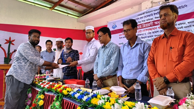 আমতলীতে কৃতি শিক্ষার্থীদের সংবর্ধনা ও সনদ প্রদান