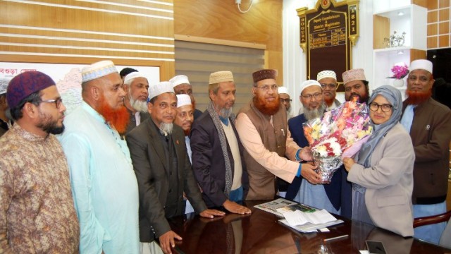 বগুড়া জেলা প্রশাসকের সাথে মাদরাসা শিক্ষক পরিষদের নেতৃবৃন্দের সাক্ষাত ও দোয়া