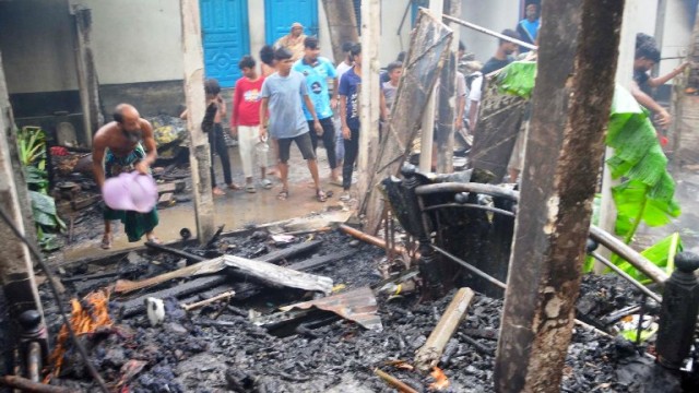 বগুড়ায় বসতবাড়িতে আগুন