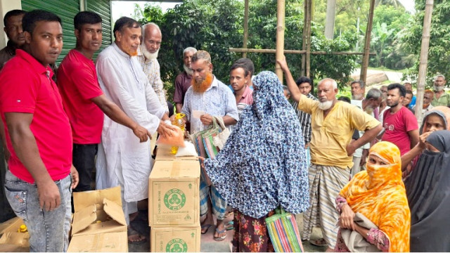 বগুড়ার ২১নং ওয়ার্ডে ৮৭৬জন ভোক্তা পেলেন টিসিবি’র পণ্য