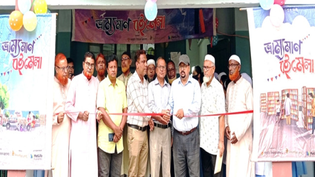 পীরগঞ্জে ভ্রাম্যমাণ বইমেলা ও সাংস্কৃতিক উৎসবের উদ্বোধন 