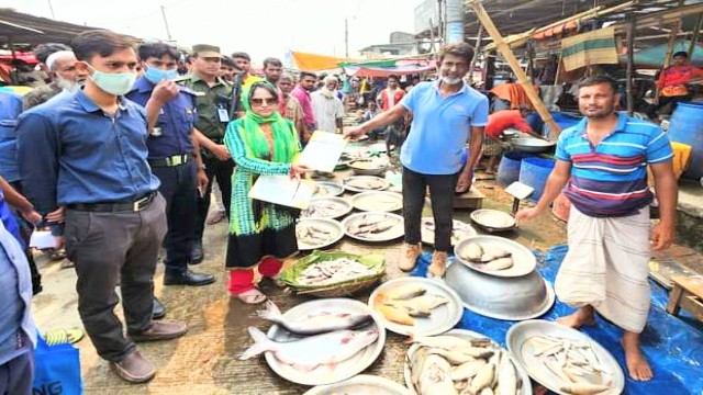 বগুড়ার মহাস্থানে ৬টি দোকানে ৪ হাজার ৫শ টাকা অর্থদন্ড।