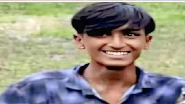 নড়াইলে নারিকেল গাছ পরিষ্কার করতে যেয়ে পড়ে কিশোরের মৃত্যু  