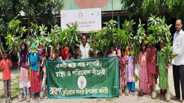 প্রথম আলো চরে অরণ্যের উদ্যোগে বৃক্ষরোপণ কর্মসূচি অনুষ্ঠিত