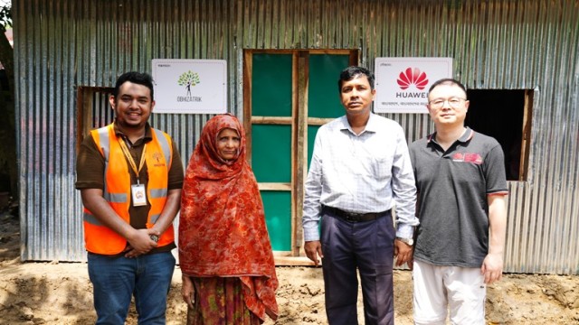 বন্যায় ঘরহারাদের ঘর তৈরি করে দিচ্ছে হুয়াওয়ে