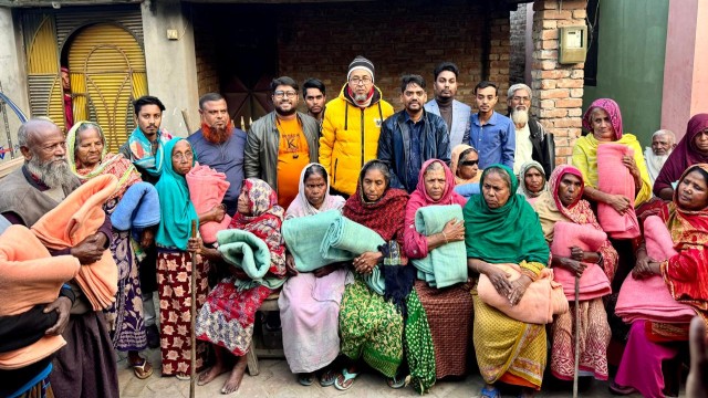 বগুড়ায় শীতার্ত মানুষের পাশে দাঁড়ালো ইয়ূথ ফোরাম