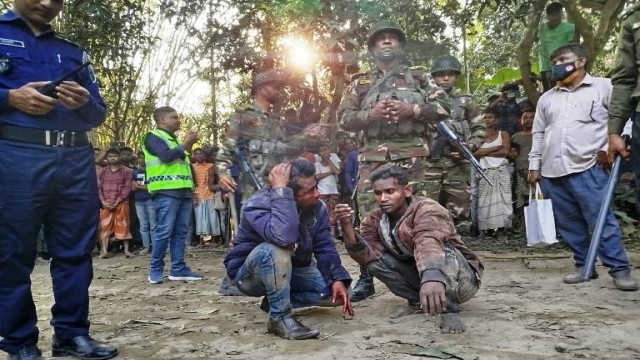 পীরগঞ্জে ডাকাত সন্দেহে আটক ২:যৌথ বাহিনী গিয়ে উদ্ধার