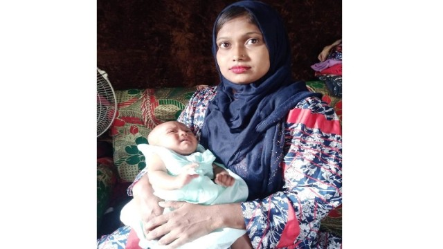 সন্তানের স্বীকৃতি দিচ্ছেনা বিয়ে পাগল জাকির শেখ,দ্বারে দ্বারে ঘুরছে অসহায় স্ত্রী-সন্তান 