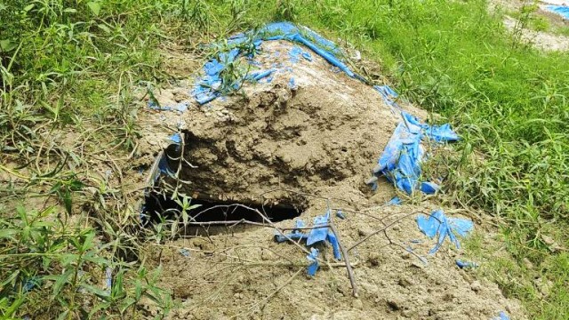 মুন্সীগঞ্জে টঙ্গীবাড়ীতে কবর খুঁড়ে ১৪টি কঙ্কাল চুরি।