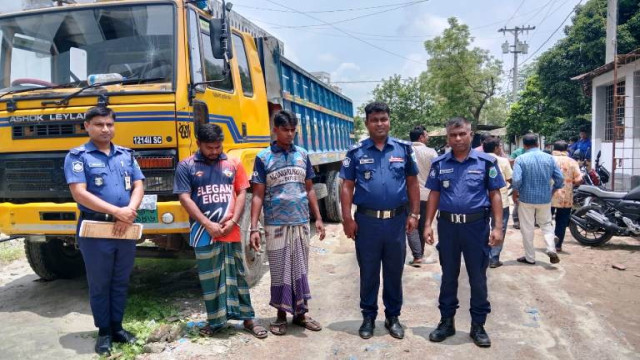 নওগাঁয় চুরি যাওয়া ট্রাক ঢাকায় উদ্ধার;গ্রেপ্তার-২