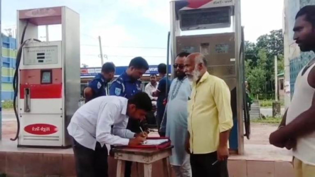বোদায় চারটি ফিলিং স্টেশনকে এক লক্ষ টাকা জরিমানা