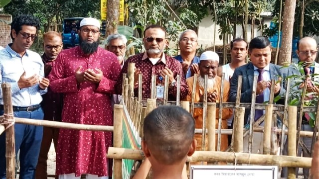 শহীদ আবু সাঈদের কবর জেয়ারত দুই বিশ্ববিদ্যালয়ের ভিসি’র!