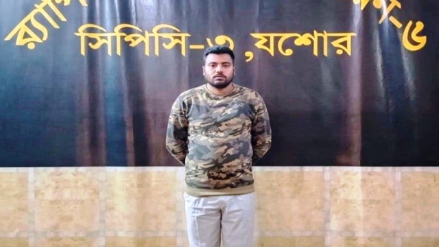 বগুড়ায় র‍্যাব পরিচয়ে ছাত্রাবাস থেকে শিক্ষার্থী অপহরণের মূলহোতা গ্রেপ্তার