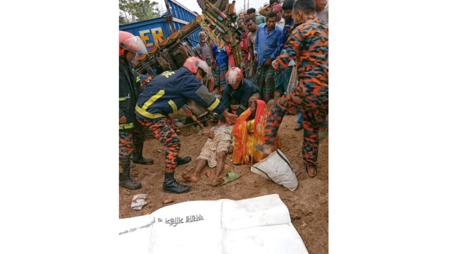 বগুড়ায় ট্রাকচাপায় দুইজন নিহত,আহত ২১