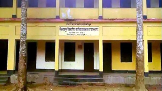 ইসলামপুরে দাখিল ও এসএসসি পরীক্ষায় কর্তব্য অবহেলায় ৮ শিক্ষক বহিষ্কার।