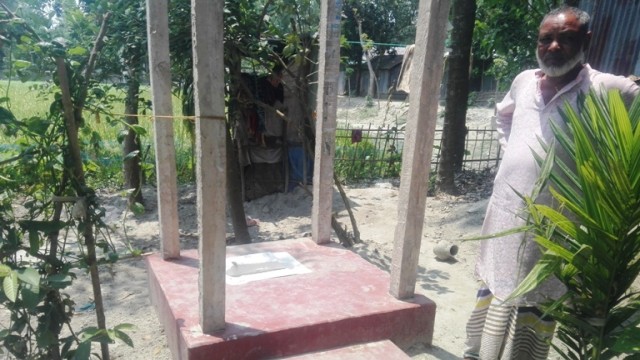 কুড়িগ্রামে ল্যাটিন নির্মাণে নয় ছয়,দেখার যেন কেউ নেই।