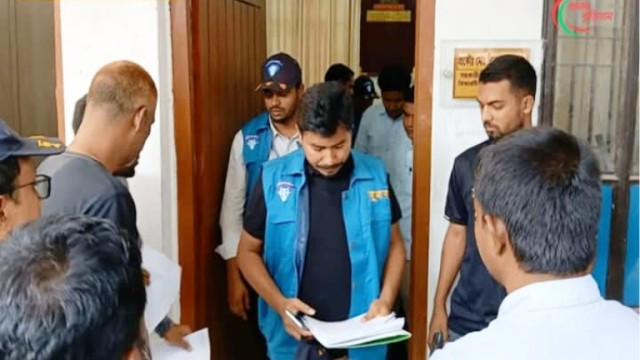 কুড়িগ্রামে বিআরটিএ অফিসে দুদকের অভিযান 