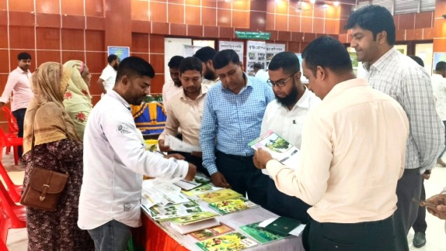 আত্রাইয়ে ৩দিনব্যাপী শুরু হয়েছে জাতীয় ফল মেলা