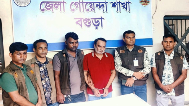 বগুড়ায় আলোচিত কাউন্সিলর আমিনুল গ্রেপ্তার: আদালতে ডিম নিক্ষেপ বিক্ষুব্ধ জনতার