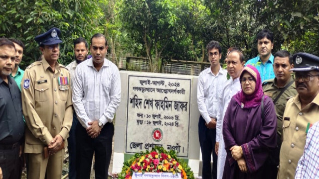 আত্রাইয়ে জুলাই যোদ্ধাদের কবরে প্রশাসনের শ্রদ্ধা নিবেদন