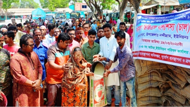 নন্দীগ্রামে দুই হাজার পরিবারে ভিজিএফের চাল বিতরণ