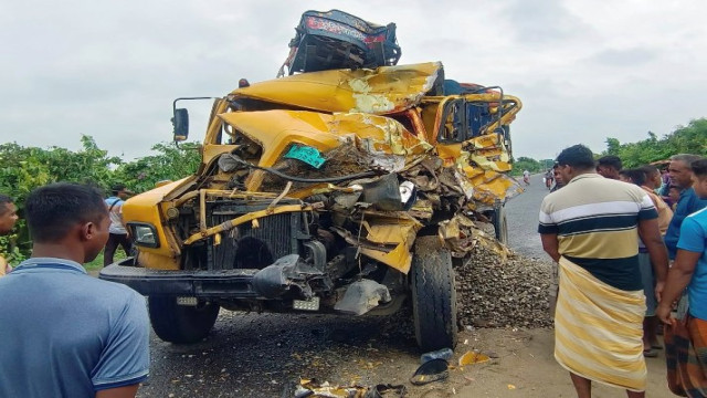 নওগাঁর মান্দায় সড়ক দুর্ঘটনায় যুবকের মৃত্যু