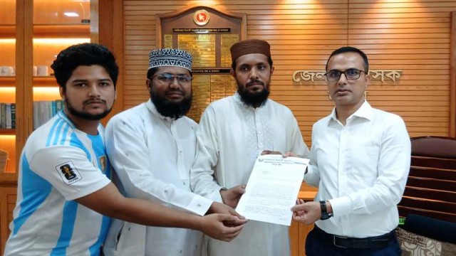 চাঁদপুরে স্বরাষ্ট্র উপদেষ্টাকে জেলা প্রশাসকের মাধ্যমে ছাত্রসেনার স্মারকলিপি