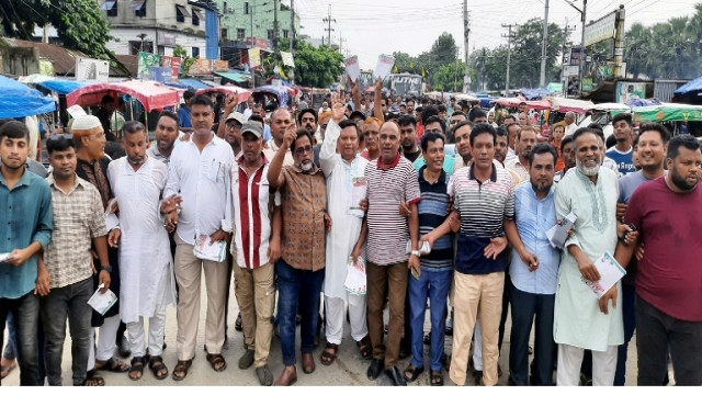 বিএনপির ৩১ দফা বাস্তাবায়নের দাবীতে আদমদীঘিতে বিক্ষোভ ও লিফলেট বিতরণ
