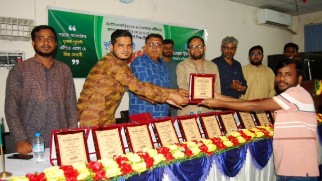 আজিজুল হক কলেজ ছাত্রশিবিরের কৃতি শিক্ষার্থী সংবর্ধনা প্রদান