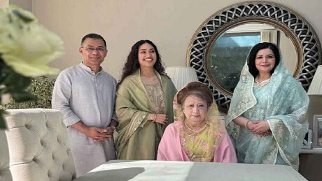 দেশে ফিরছেন জোবাইদা রহমান ১৭ বছর পর শাশুড়ির সঙ্গে 