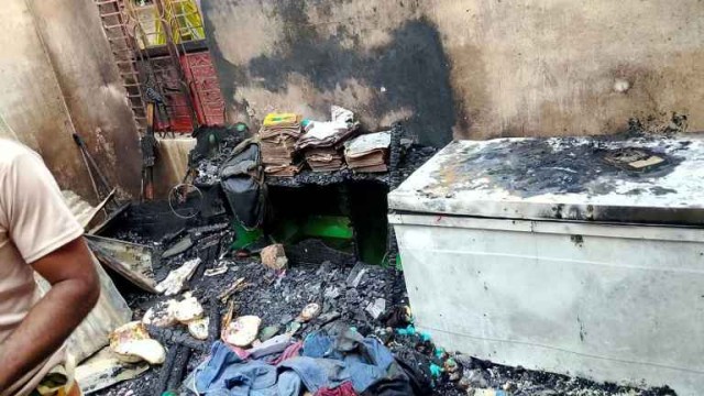 সাদুল্লাপুরে অগ্নিকাণ্ডে বসতবাড়ির মালামাল পুড়ে ছাই