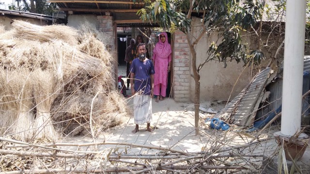 কাহালুর বীরকেদারে ৩০ বছরের চলাচলের রাস্তায় জোরপূর্বক বেড়া ৬ দিন ধরে অবরুদ্ধ ১টি পরিবার