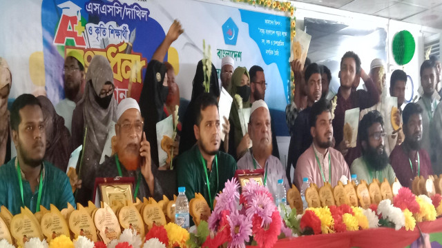 কাহালুতে ইসলামী ছাত্রশিবিরের উদ্যোগে ৪”শ কৃতি শিক্ষার্থীদের সংবর্ধনা প্রদান