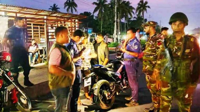 নড়াইলে যৌথবাহিনীর বিশেষ অভিযানে মোটর সাইকেল জব্দ