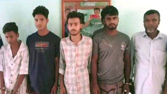 পুলিশ তদন্তে বাধা ও মারধরের অভিযোগে গ্রেপ্তার ৫